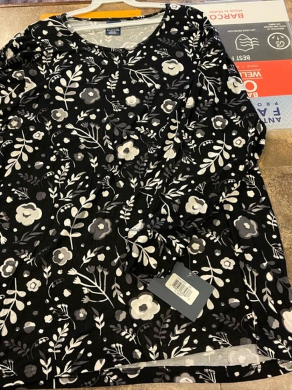 Zoe+Chloe Silky Print Tee - Picture 2 of 4